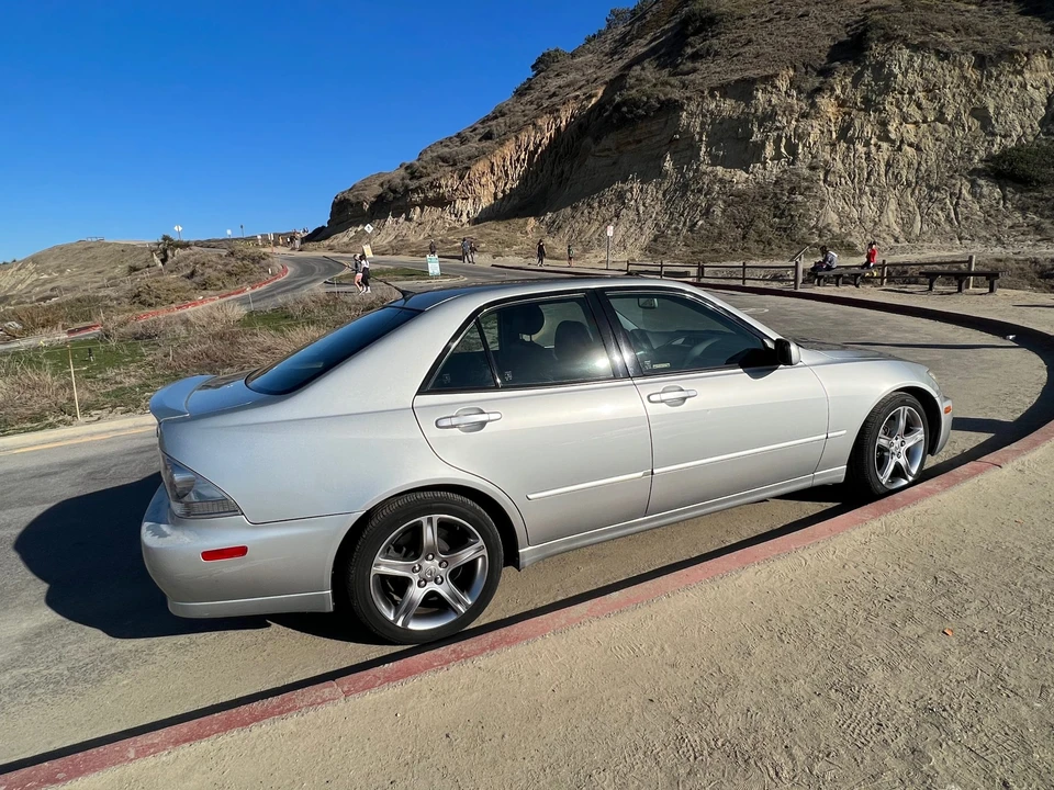 2002 Lexus IS 1st Gen - Image 16 of 31