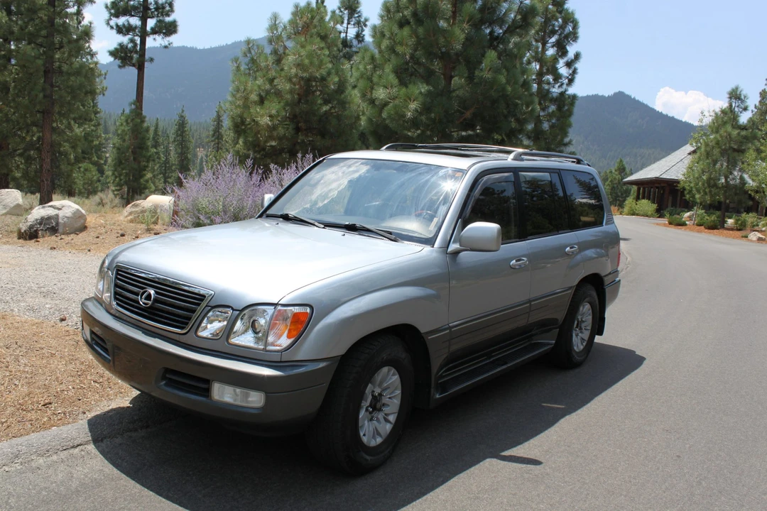 2002 Lexus LX 2nd Gen - Image 2 of 31