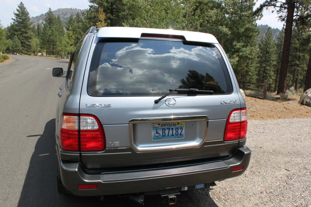 2002 Lexus LX 2nd Gen - Image 12 of 31