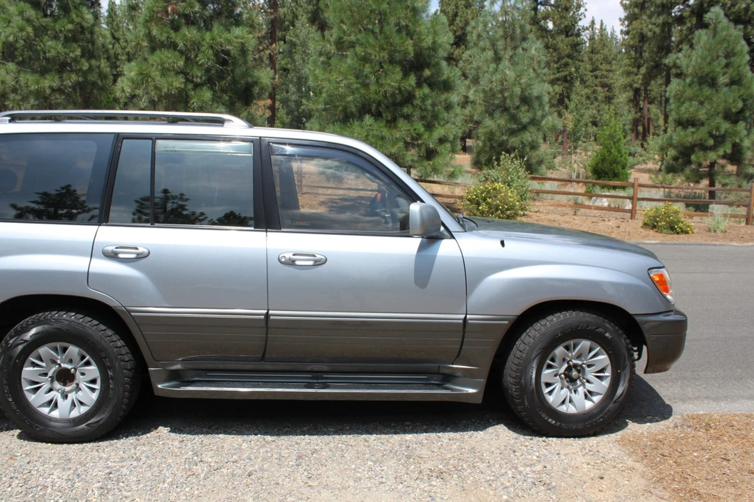 2002 Lexus LX 2nd Gen - Image 27 of 31