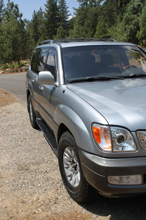 2002 Lexus LX 2nd Gen - Image 25 of 31