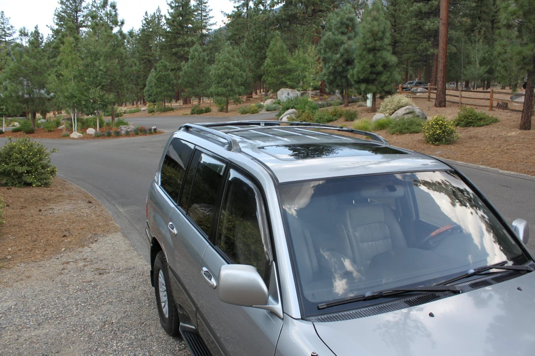 2002 Lexus LX 2nd Gen - Image 26 of 31