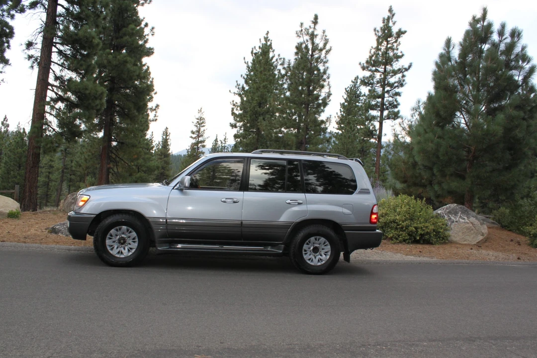 2002 Lexus LX 2nd Gen - Image 8 of 31
