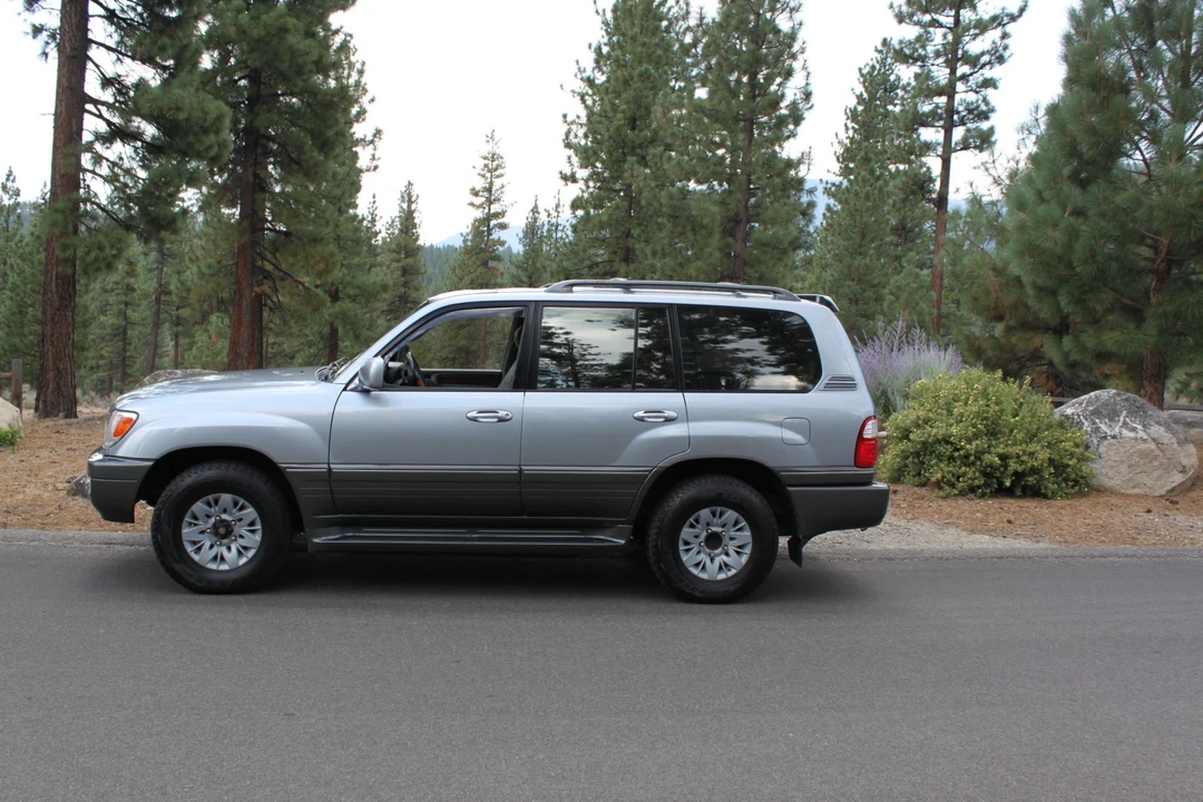 2002 Lexus LX 2nd Gen - Image 7 of 31