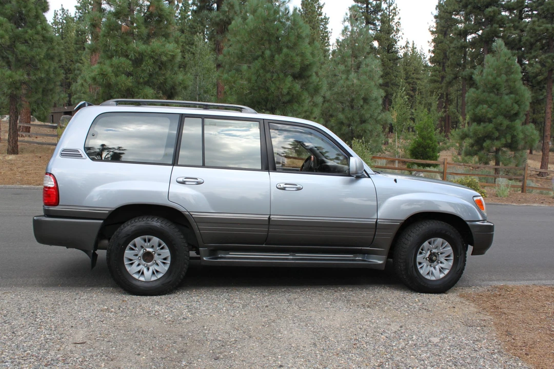 2002 Lexus LX 2nd Gen - Image 14 of 31