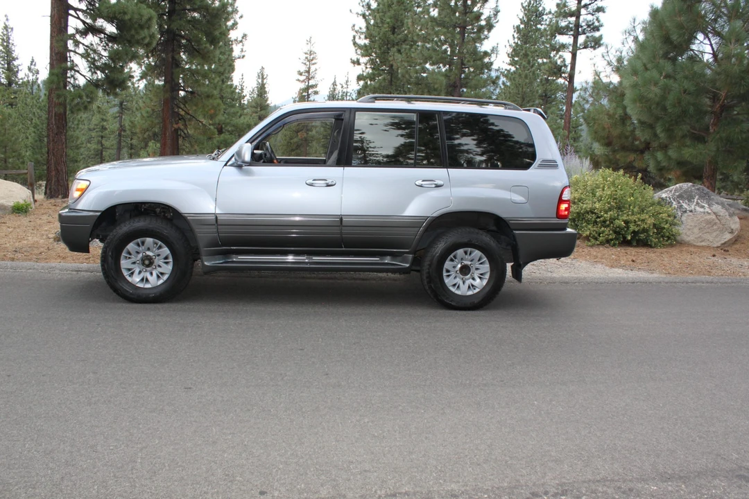 2002 Lexus LX 2nd Gen - Image 4 of 31