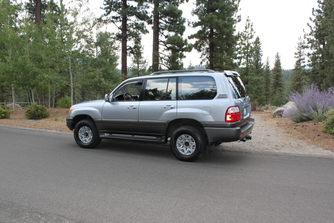 2002 Lexus LX 2nd Gen - Image 10 of 31