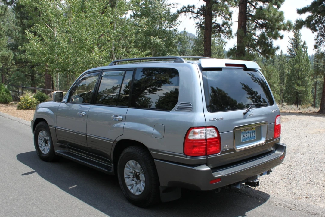 2002 Lexus LX 2nd Gen - Image 11 of 31