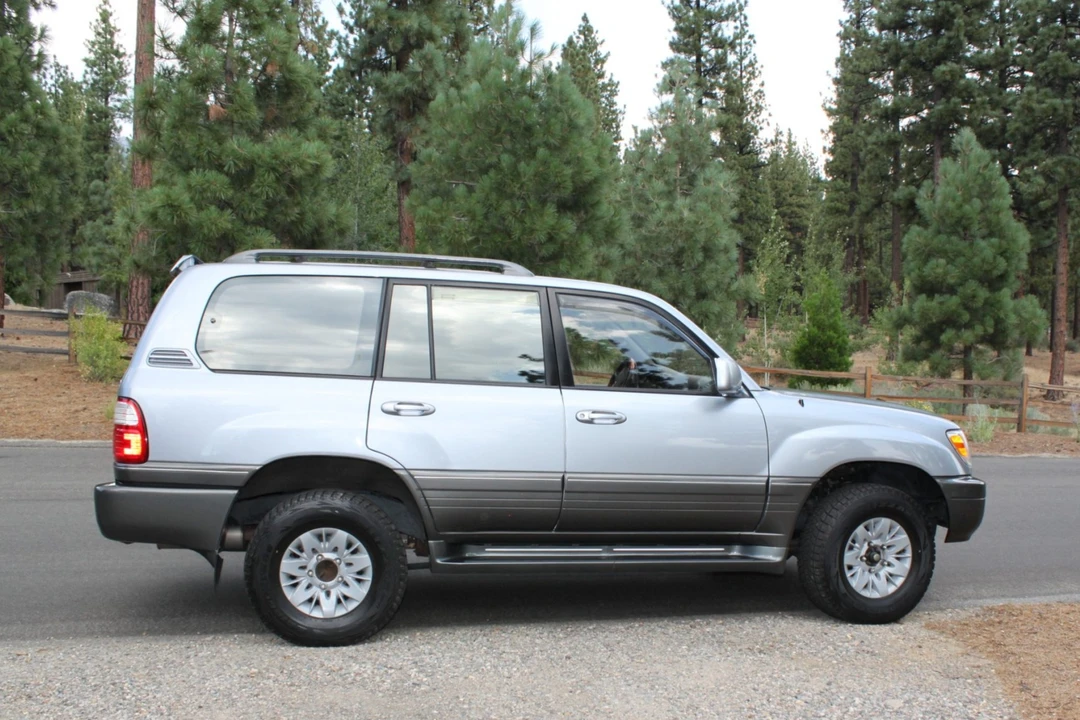 2002 Lexus LX 2nd Gen - Image 13 of 31