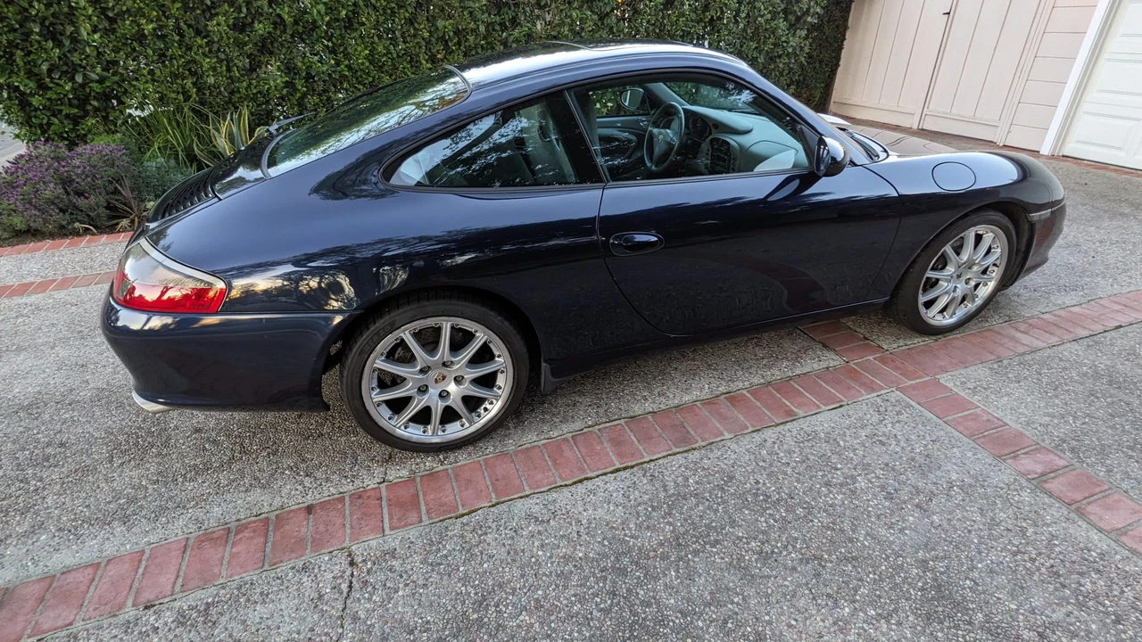 2002 Porsche 996 Carrera - Image 11 of 31
