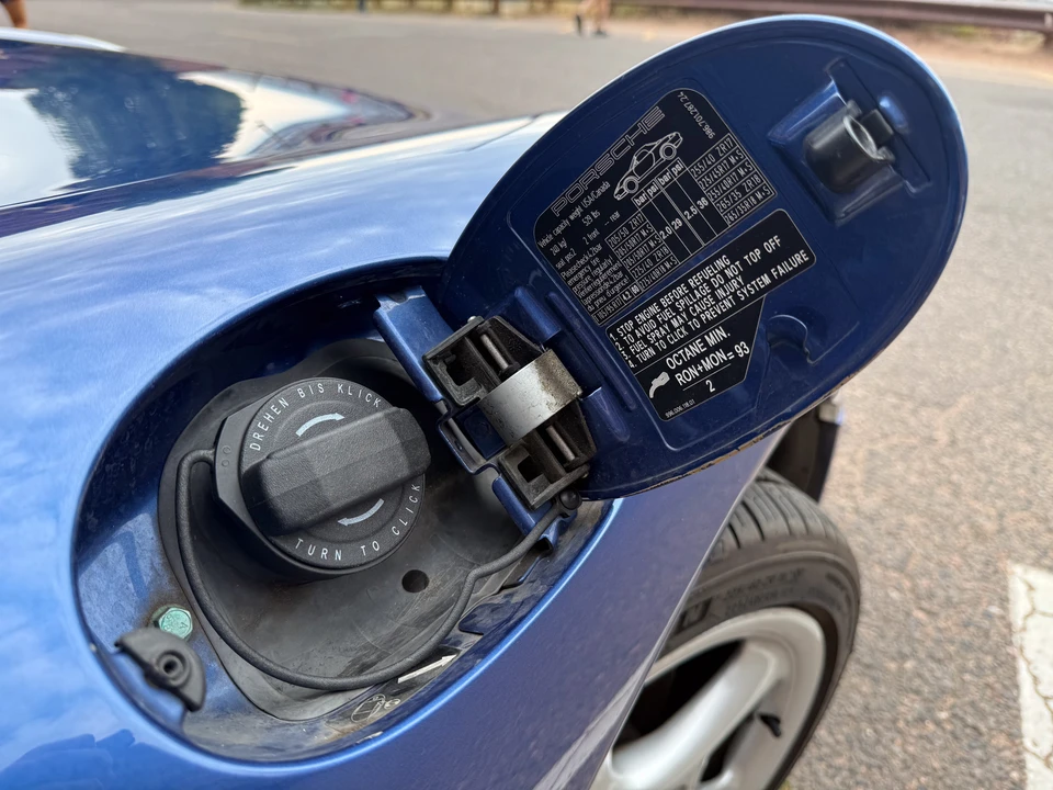 2002 Porsche 986 Boxster S - Image 25 of 31