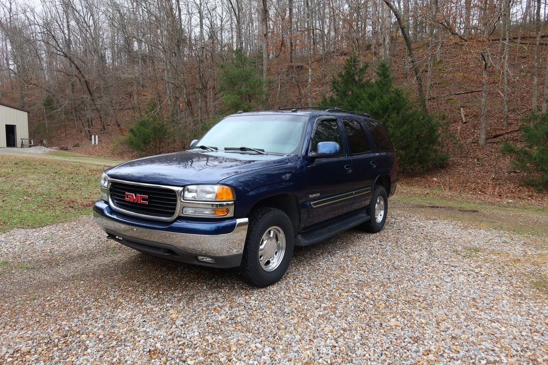 2003 GMC Yukon 2nd Gen - Image 2 of 31