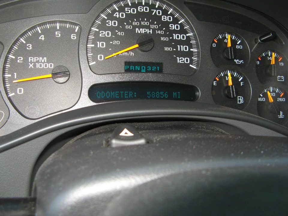2003 GMC Yukon 2nd Gen - Image 28 of 31
