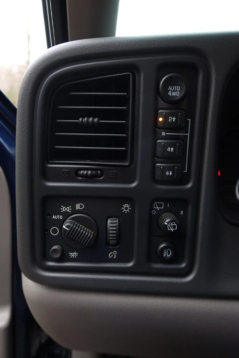 2003 GMC Yukon 2nd Gen - Image 27 of 31