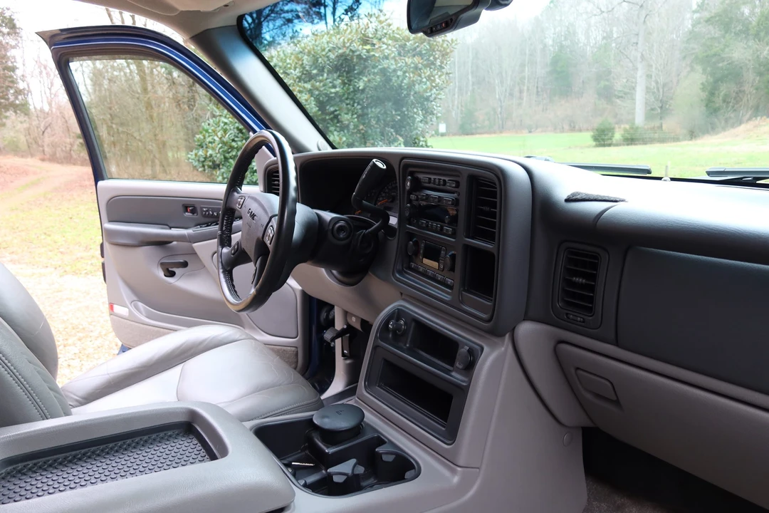2003 GMC Yukon 2nd Gen - Image 23 of 31