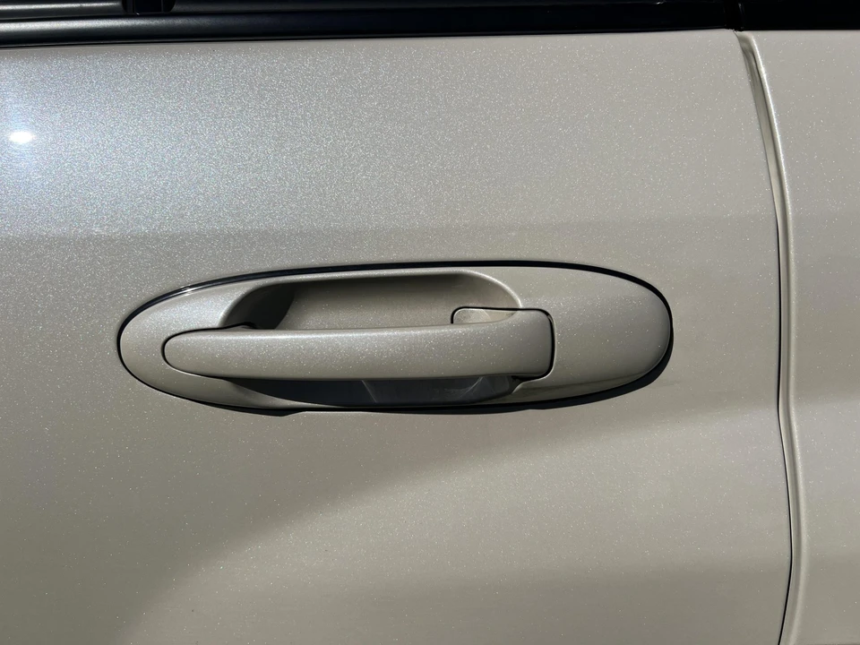 2003 Lexus LX 2nd Gen - Image 17 of 31