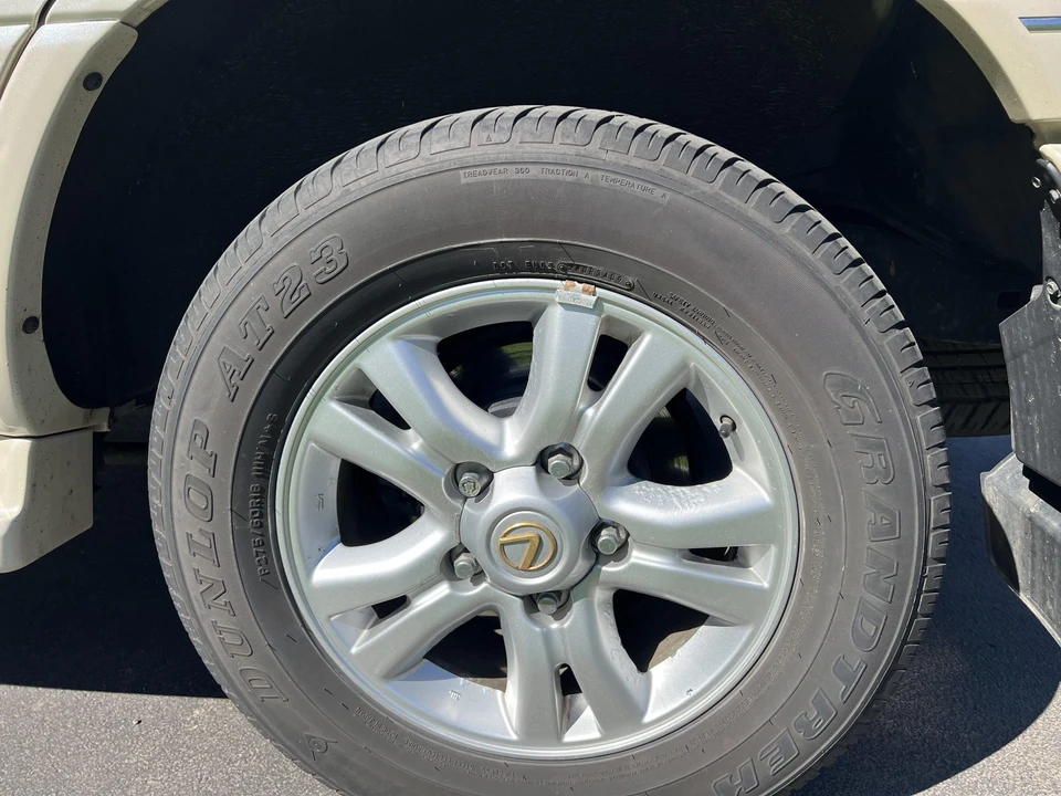 2003 Lexus LX 2nd Gen - Image 28 of 31
