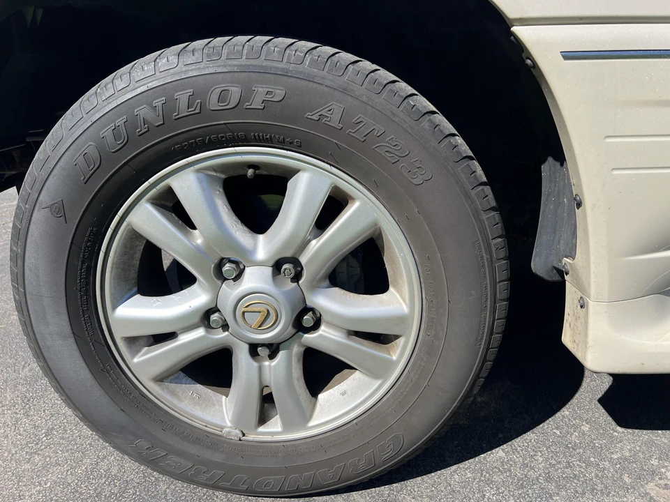 2003 Lexus LX 2nd Gen - Image 26 of 31