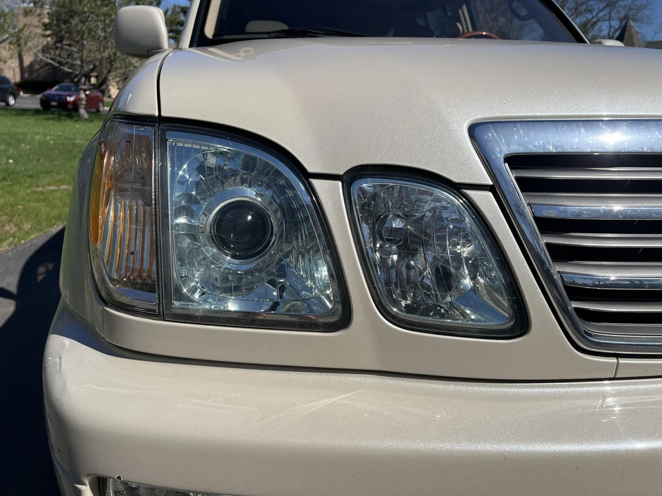 2003 Lexus LX 2nd Gen - Image 12 of 31