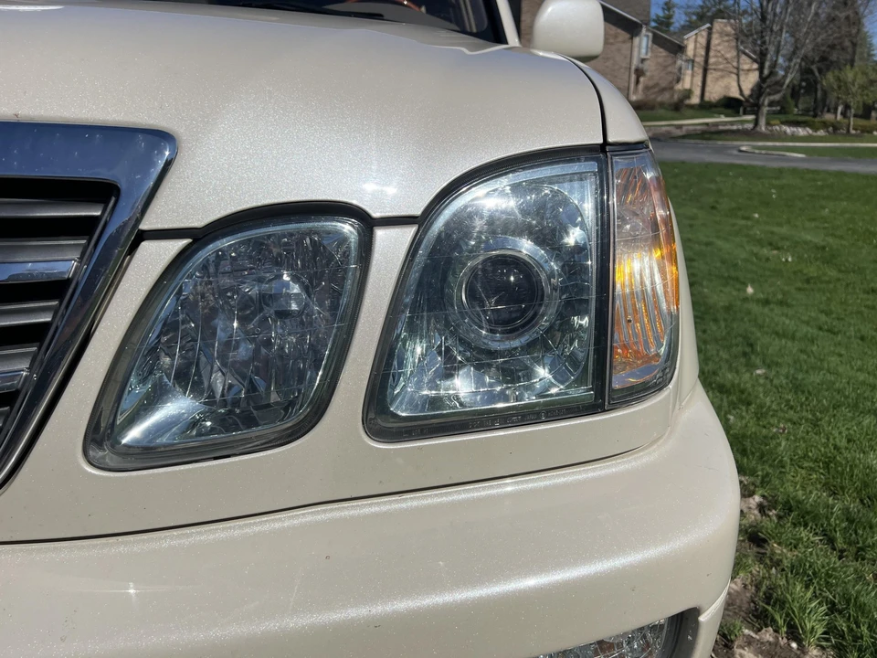 2003 Lexus LX 2nd Gen - Image 11 of 31