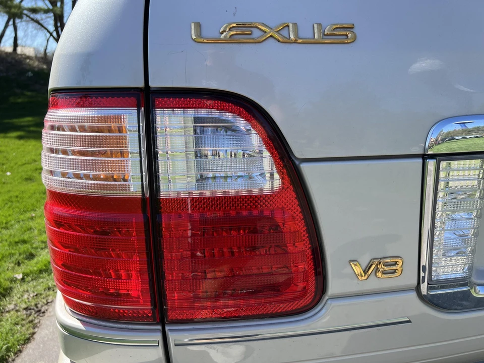 2003 Lexus LX 2nd Gen - Image 13 of 31