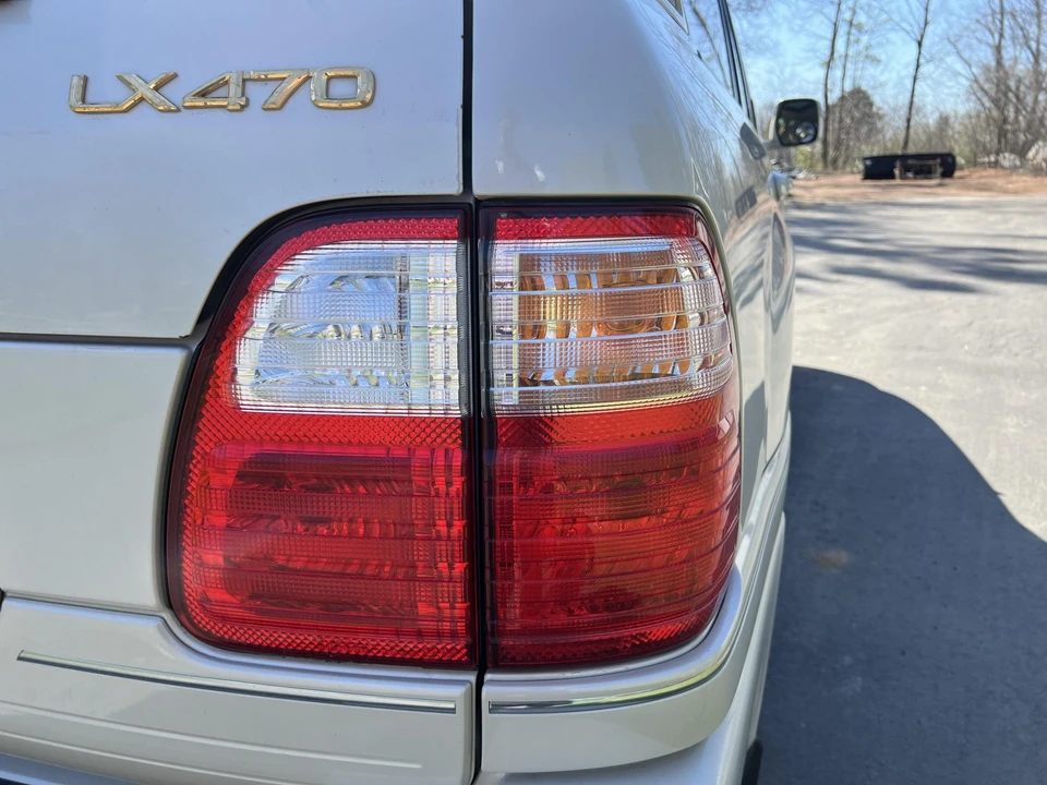 2003 Lexus LX 2nd Gen - Image 14 of 31