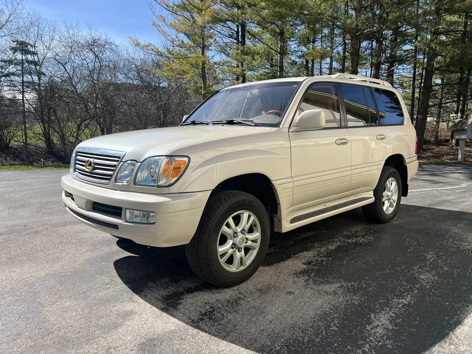 2003 Lexus LX 2nd Gen - Image 2 of 31