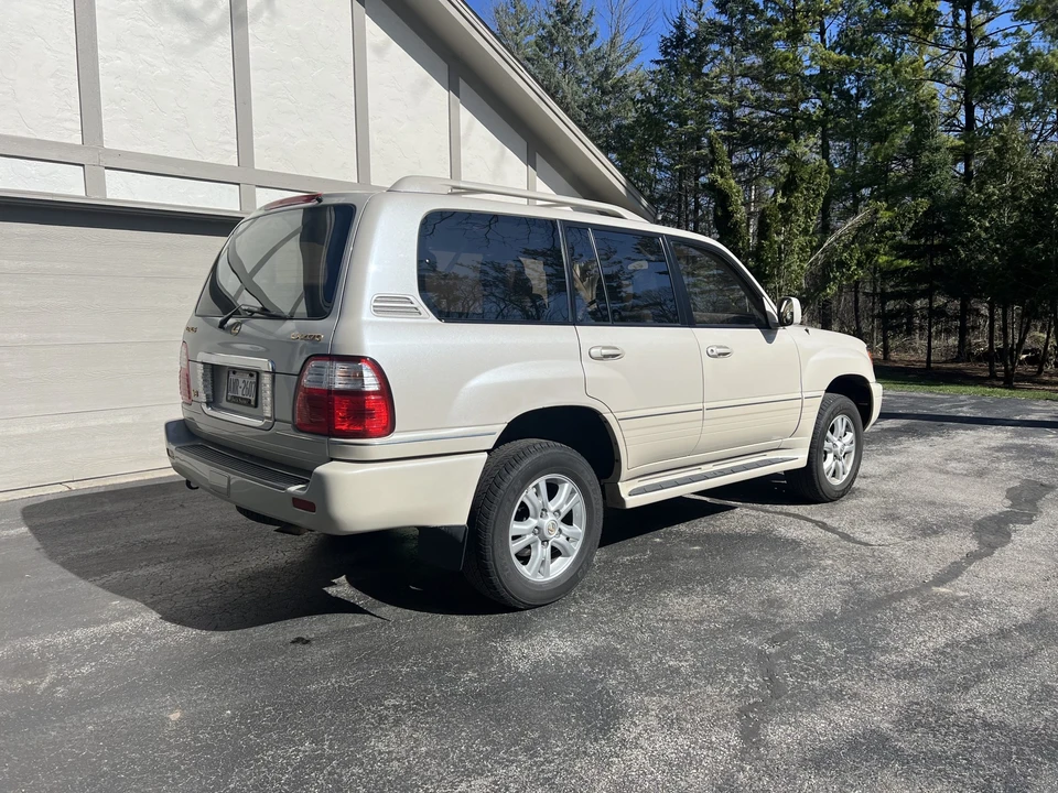 2003 Lexus LX 2nd Gen - Image 5 of 31