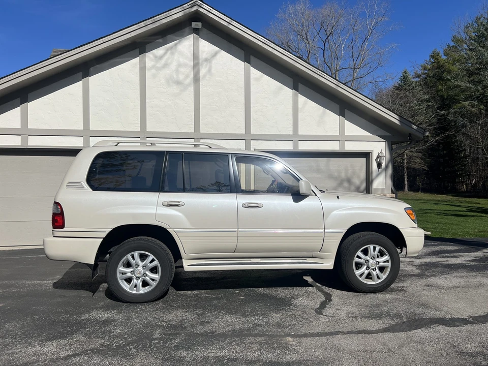 2003 Lexus LX 2nd Gen - Image 6 of 31