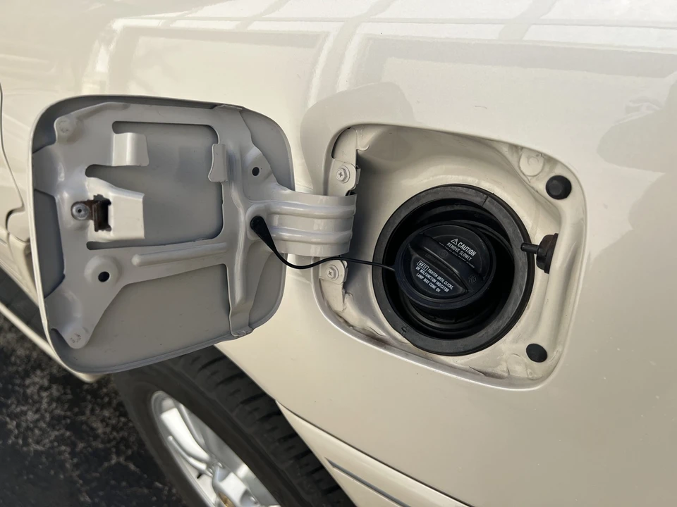 2003 Lexus LX 2nd Gen - Image 24 of 31