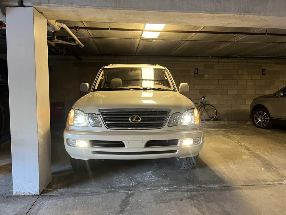 2003 Lexus LX 2nd Gen - Image 9 of 31