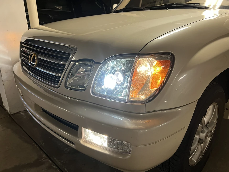 2003 Lexus LX 2nd Gen - Image 10 of 31