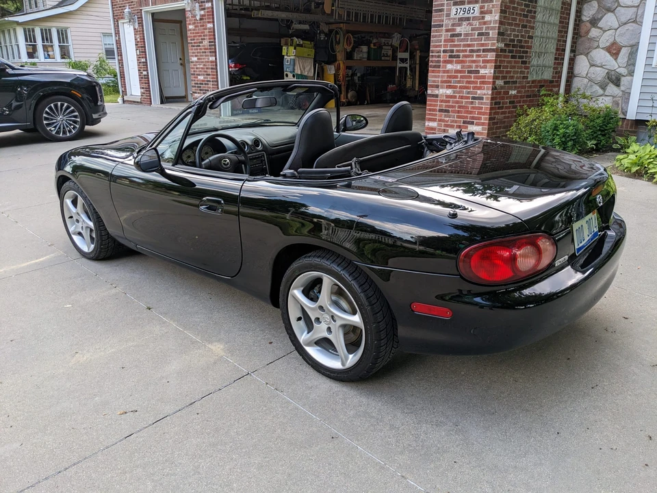 2003 Mazda NB MX-5 Miata - Image 4 of 31