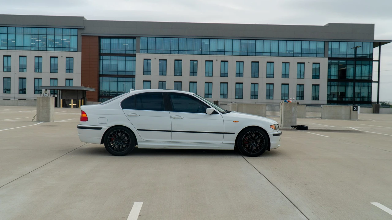 2004 BMW E46 330i & 330Ci - Image 29 of 31