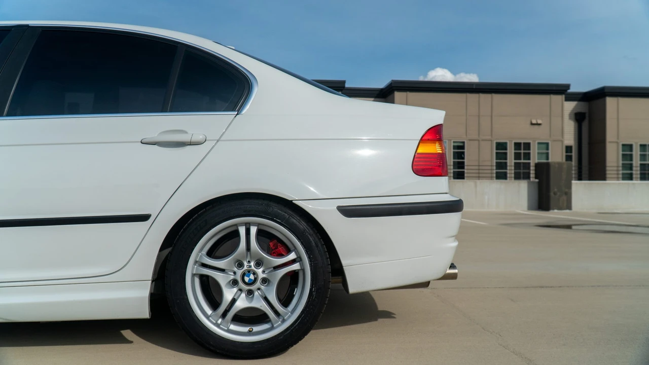 2004 BMW E46 330i & 330Ci - Image 14 of 31