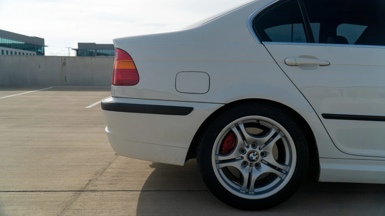 2004 BMW E46 330i & 330Ci - Image 15 of 31