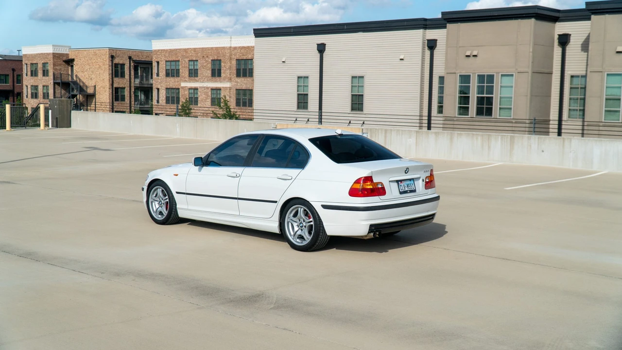 2004 BMW E46 330i & 330Ci - Image 11 of 31