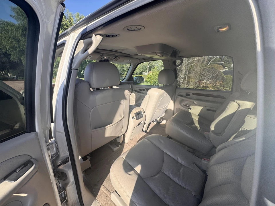 2004 Cadillac Escalade & EXT 2nd Gen - Image 28 of 31