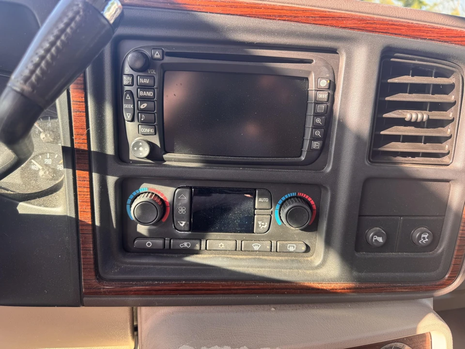 2004 Cadillac Escalade & EXT 2nd Gen - Image 24 of 31