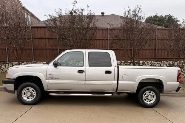 2004 Chevrolet Silverado Heavy Duty 2nd Gen - Image 3 of 8