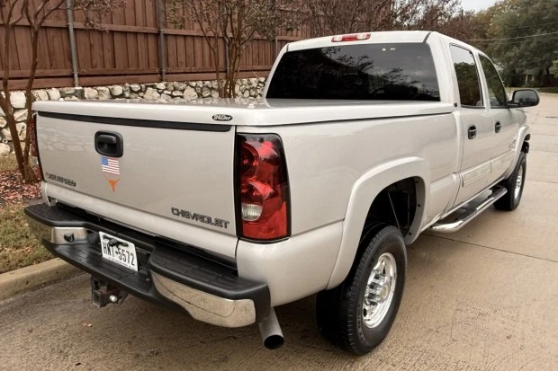 2004 Chevrolet Silverado Heavy Duty 2nd Gen - Image 2 of 8