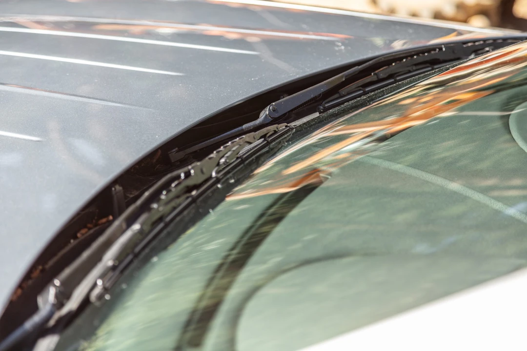 2004 Chrysler Crossfire - Image 15 of 31