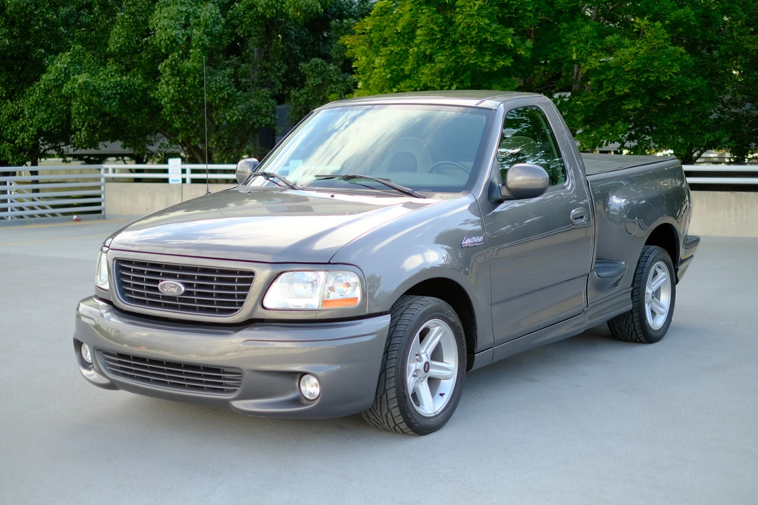 2004 Ford F-150 SVT Lightning 10th Gen - Image 2 of 31
