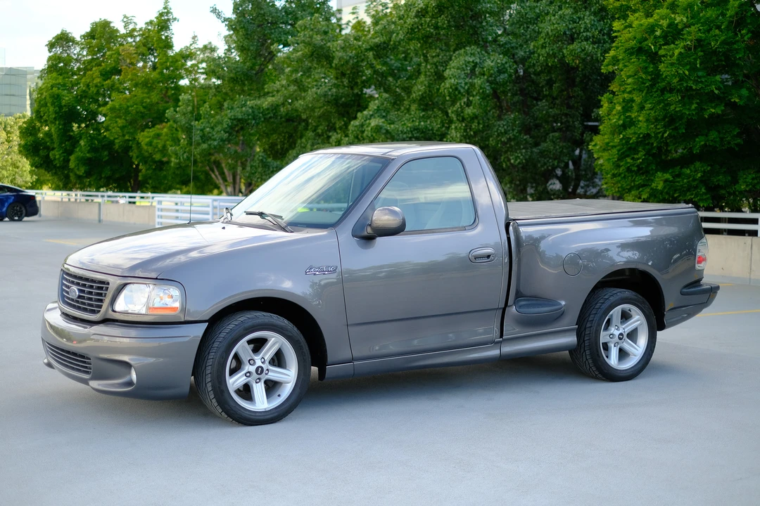 2004 Ford F-150 SVT Lightning 10th Gen - Image 4 of 31