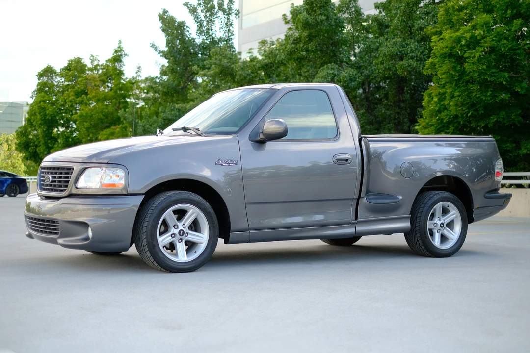 2004 Ford F-150 SVT Lightning 10th Gen - Image 5 of 31