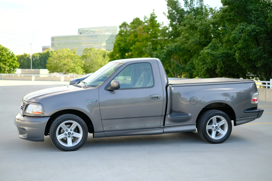 2004 Ford F-150 SVT Lightning 10th Gen - Image 6 of 31