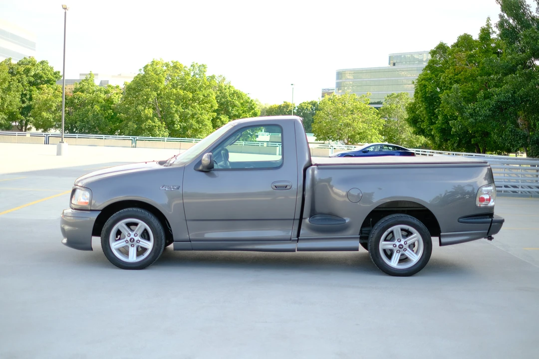 2004 Ford F-150 SVT Lightning 10th Gen - Image 9 of 31