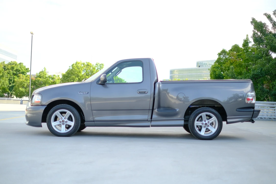 2004 Ford F-150 SVT Lightning 10th Gen - Image 8 of 31