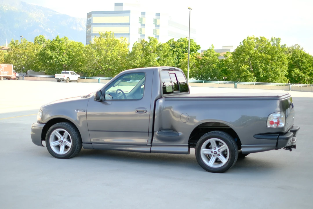 2004 Ford F-150 SVT Lightning 10th Gen - Image 10 of 31