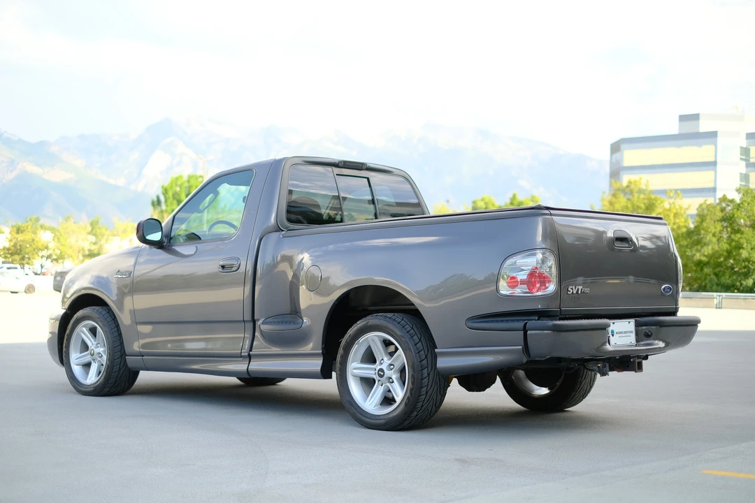2004 Ford F-150 SVT Lightning 10th Gen - Image 13 of 31